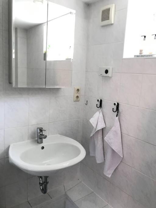 Schoene Wohnung Fuer Einen Kurzurlaub In Lueneburg エクステリア 写真